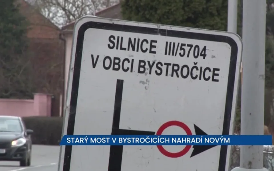 V Bystročicích na Olomoucku probíhá demolice starého mostu, řidiči musí počítat s objížďkami