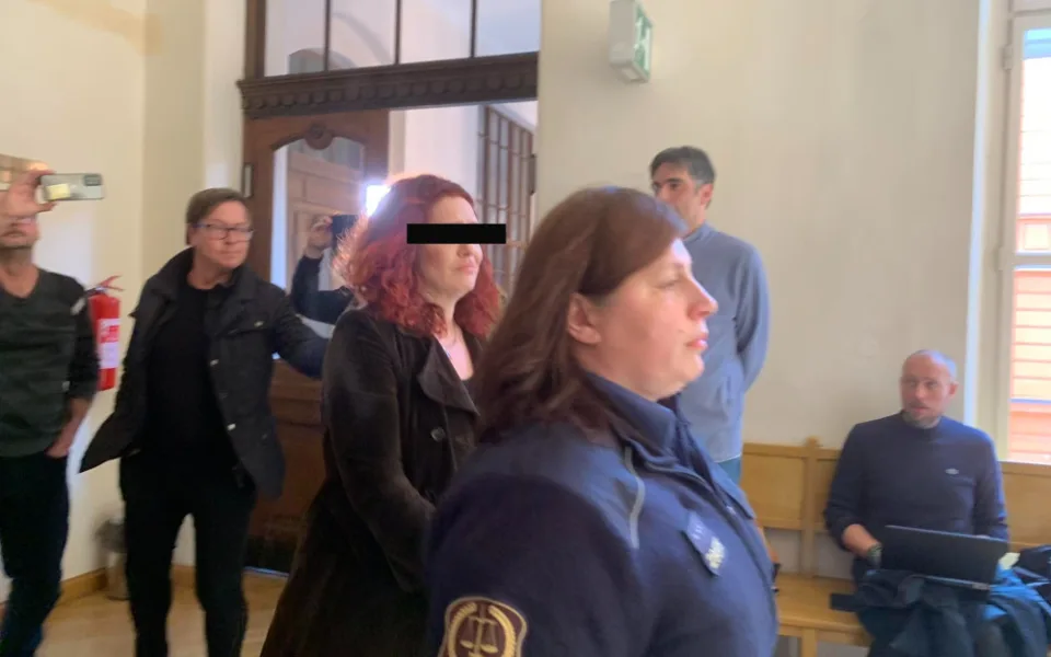 Soud napařil osmnáct let ženě, která matku otrávila metanolem v kávě. Bylo to v afektu, hájila se u soudu
