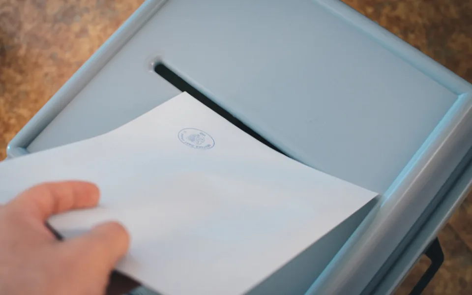 size4-16337180655024-231-volby-2021-startuje-druhy-den-voleb-v-plzenskem-kraji-je-doprovazi-i-tri-mistni-referenda