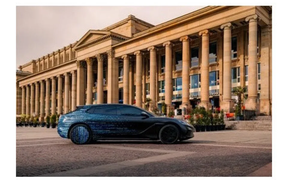Společnosti Mercedes-Benz a BYD spojují své síly a vyvíjejí nový vůz DENZA pro globální expanzi společnosti BYD