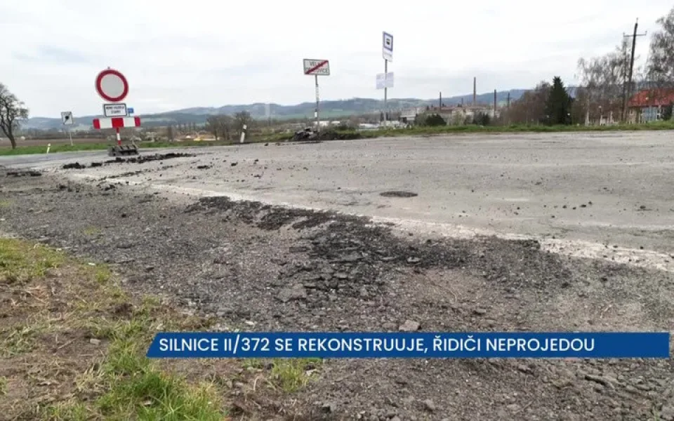 Silnice II/372 je v rekonstrukci, řidiči si zajedou, na místě je uzavírka