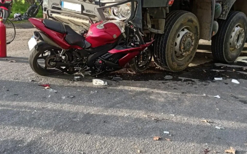 Další vážně zraněný motocyklista. Do nemocnice ho transportoval vrtulník.