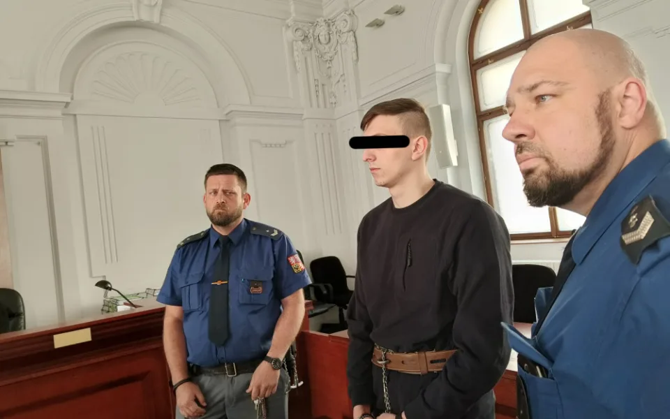 Mladý Ukrajinec stráví ve vězení 19 let, zneužil a pokusil se zabít školačku