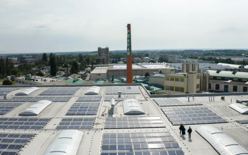 PRAKAB uvedl do provozu jednu z největších fotovoltaických elektráren v Praze