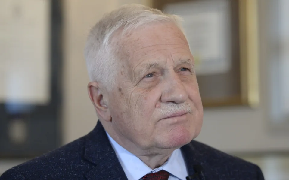 Živě: Setkání Václava Klause s médii a výstup na Blaník