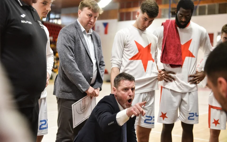 Basketbalová Slavia odehraje pod taktovkou nového trenéra dvojzápas o udržení nejvyšší soutěže v Edenu!