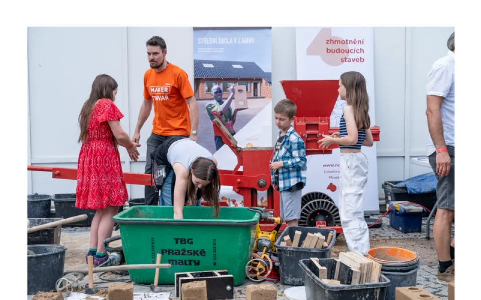 Národní centrum Stavebnictví 4.0, Sdružení pro výstavbu silnic a Svaz podnikatelů ve stavebnictví společně představily na Maker Faire stavebnictví