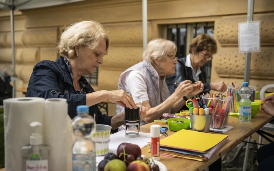 Fresh Senior Festival ve Ville Pellé chystá bohatý program. Odpolednem provede Alexander Hemala