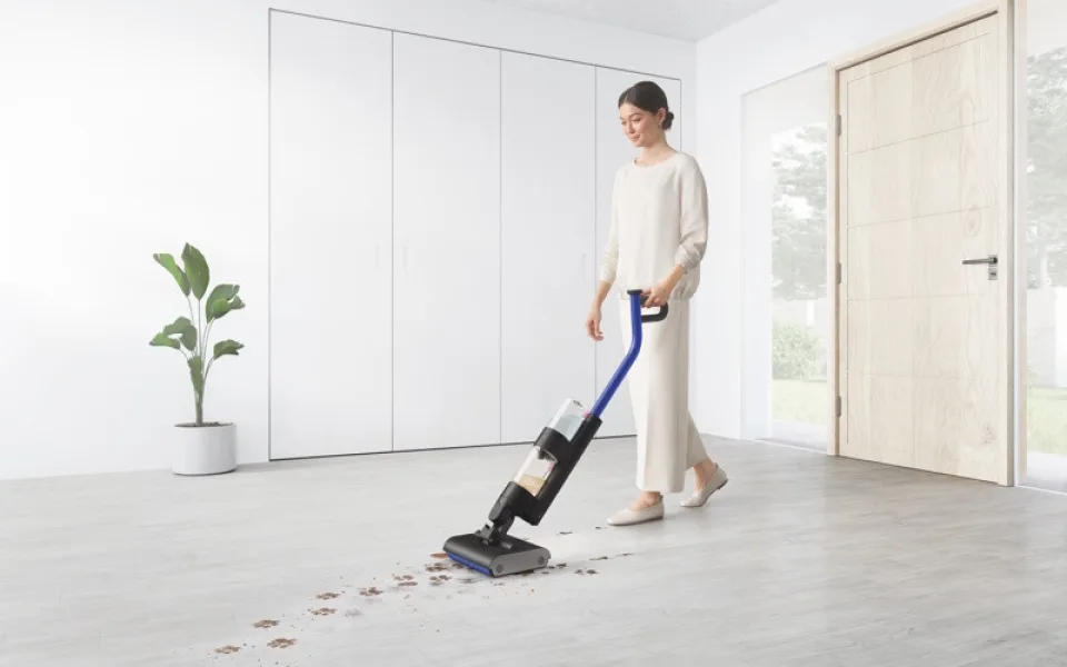 Unikátní technologie úklidu mokrých podlah: Představujeme Dyson WashG1, první speciální čistič na mokré podlahy od společnosti Dyson