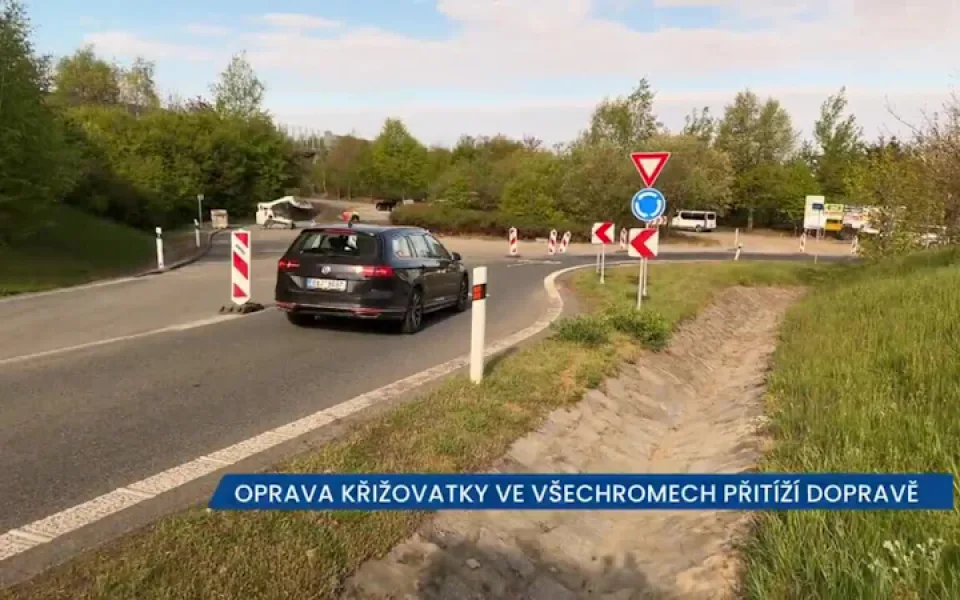 Opravy ve Všechromech komplikují dopravu, práce probíhají na trojici křižovatek
