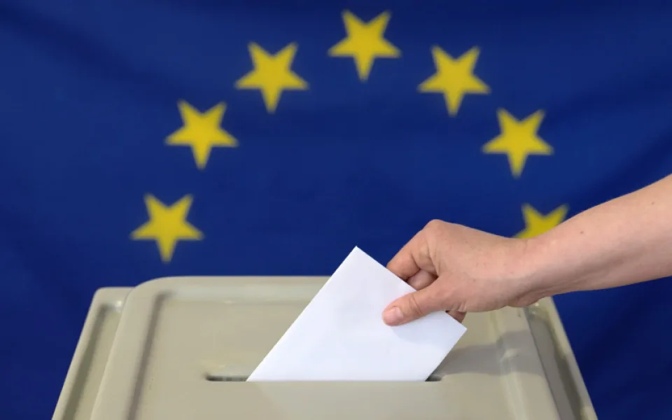 Živě: Debata Vysoké školy CEVRO o volbách do EP