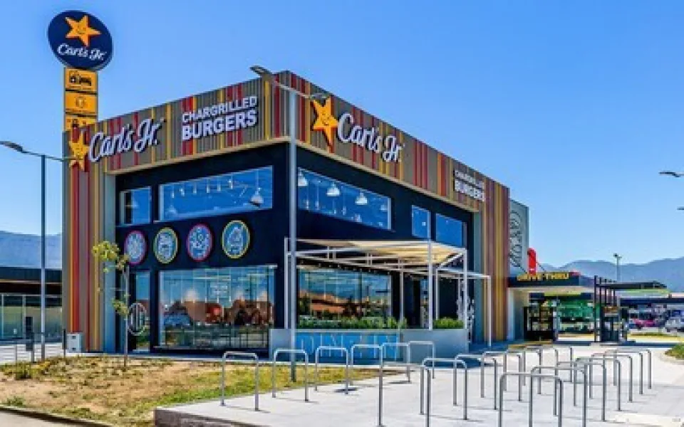 Carl's Jr. expanduje do Spojeného království a Irské republiky na základě nové rámcové licenční smlouvy s Boparan Restaurant Group