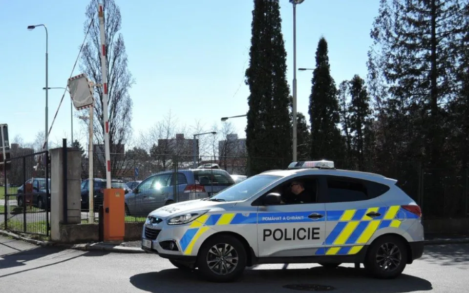 Výhrůžka o bombě v budově základní školy v Havířově se nepotvrdila, původce zpráv kriminalisté vypátrali