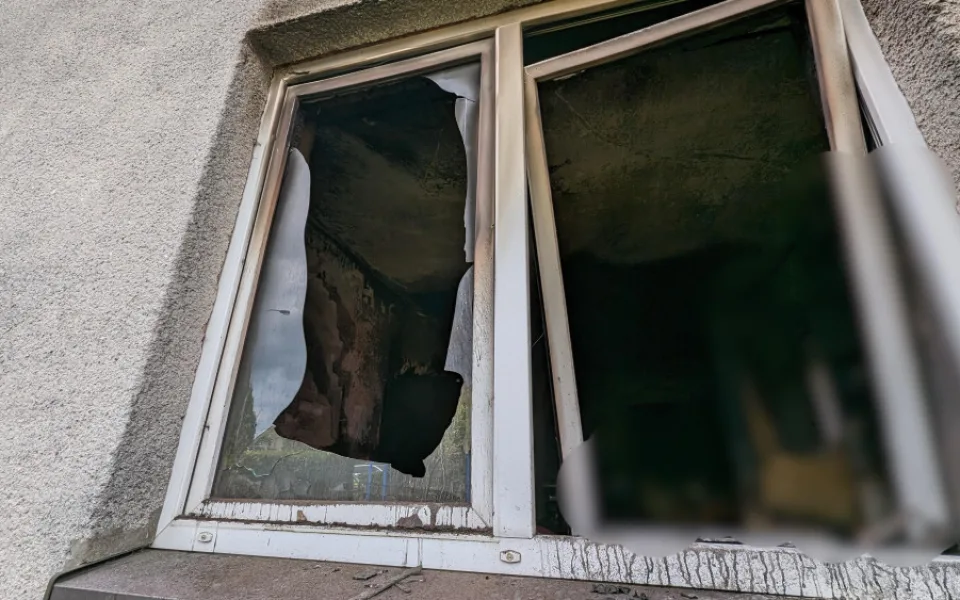 Požár rodinného domu zaměstnal pět jednotek hasičů.