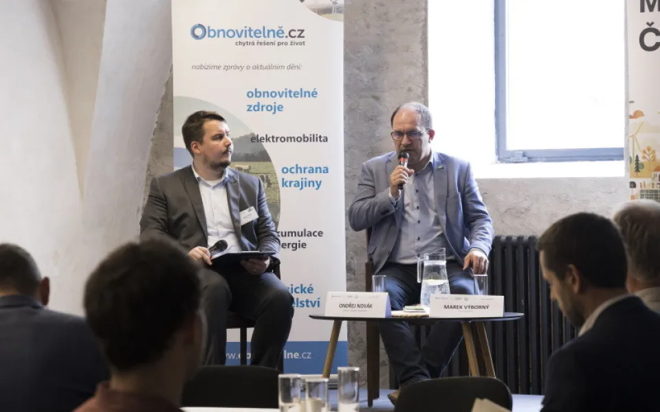 Nová energie pro zemědělství: agrovoltaika nebo bioplyn šetří náklady i chrání rostliny na polích