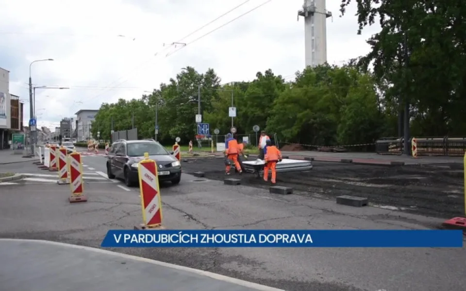 V Pardubicích zhoustla doprava, řidičům komplikují život uzavírky
