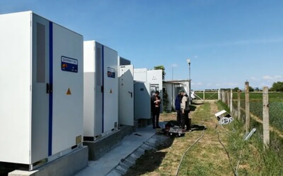 SERMATEC podporuje strategii nulových emisí uhlíku projektem pro komerční skladování energie ve východní Evropě