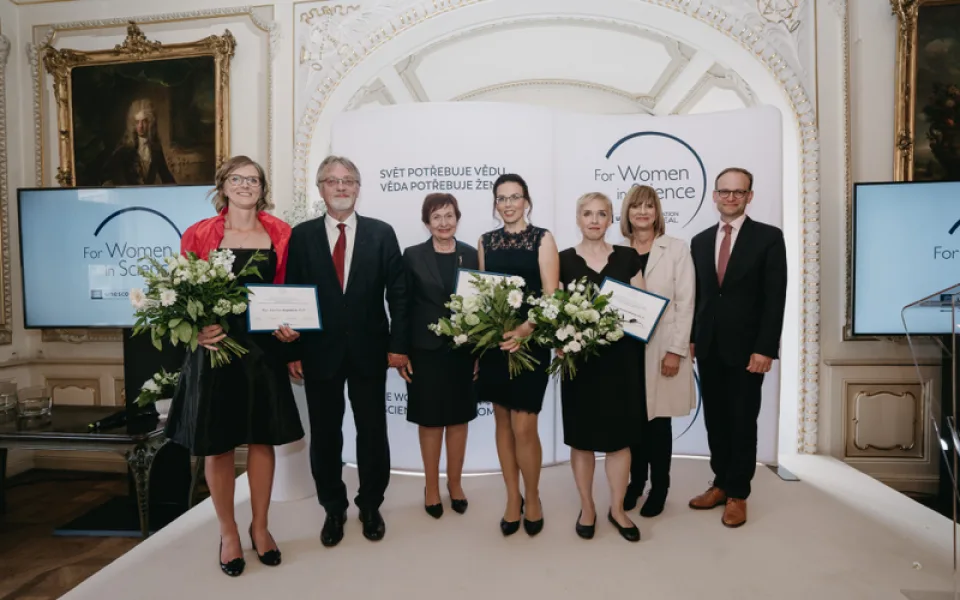 Monokrystaly, antarktické řasy i hmyzožraví predátoři – L'Oréal-UNESCO Pro ženy ve vědě ocenil české vědkyně různých specializací