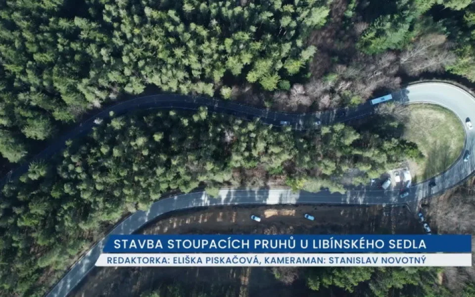 Mezi Prachaticemi a Libínským sedlem se staví stoupací pruhy, řidiče čekají semafory