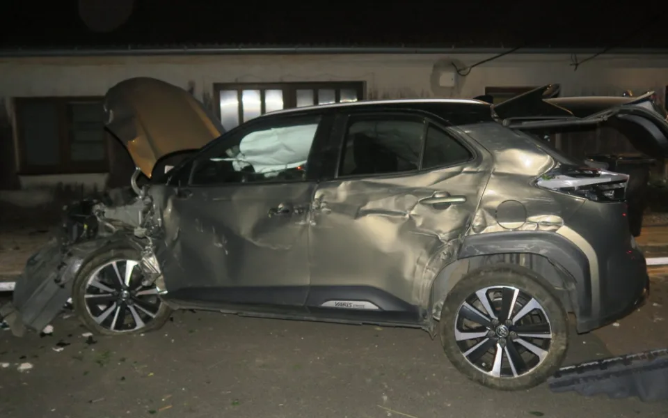 U Telče se ve čtvrtek před půlnocí bouralo, šedesátiletý řidič má škodu tři sta tisíc. Foto: poskytla Policie ČR