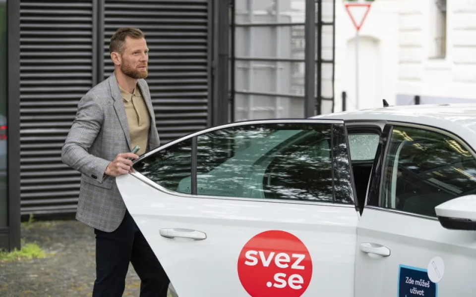 Svez.se: první taxislužba v České republice nabízí IQOS friendly vozy