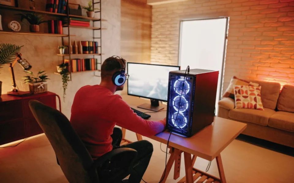 Záložní zdroj podceňuje většina českých gamerů: Riskují přerušení hry i poškození drahého vybavení