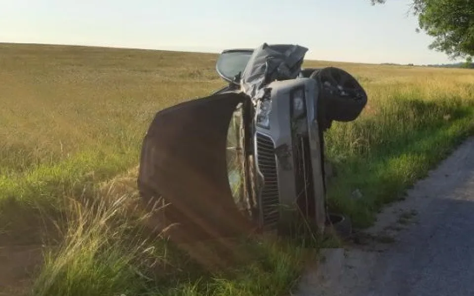 V Radkově u Telče se v noci srazili dva cyklisté, oba pod vlivem alkoholu. Další den havarovala auta. Foto: poskytla Policie ČR
