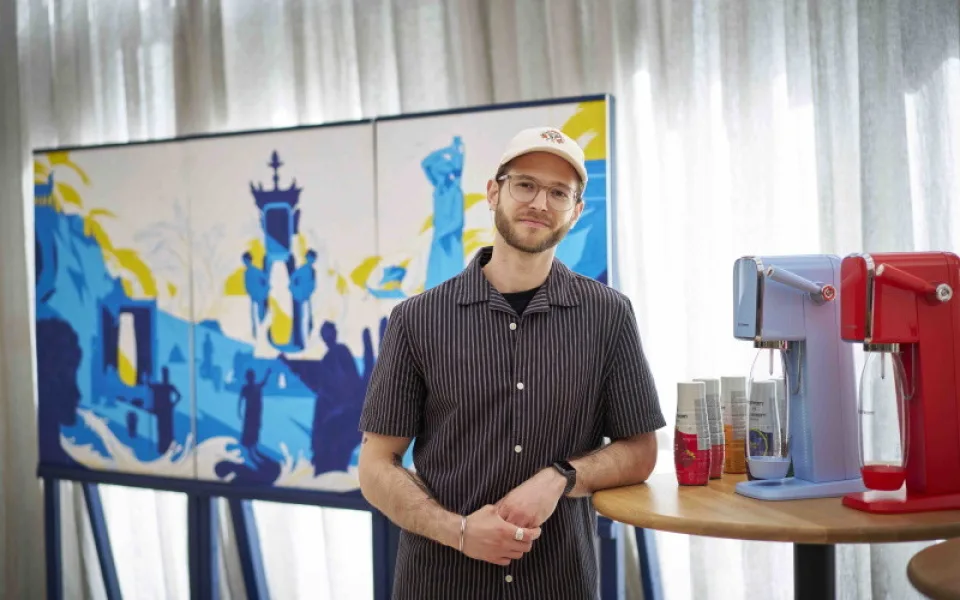 Ze starých výrobníků perlivé vody vzniklo moderní umělecké dílo. SodaStream ukazuje, proč je recyklace důležitá