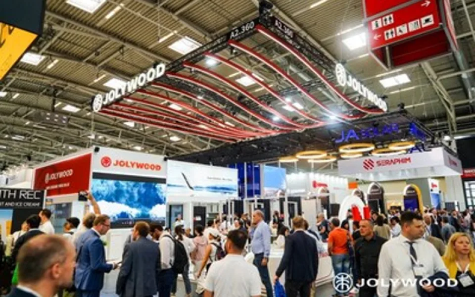 Jolywood na veletrhu Intersolar 2024: Evropská premiéra komplexního, plně temperovaného zapouzdření modulů typu n