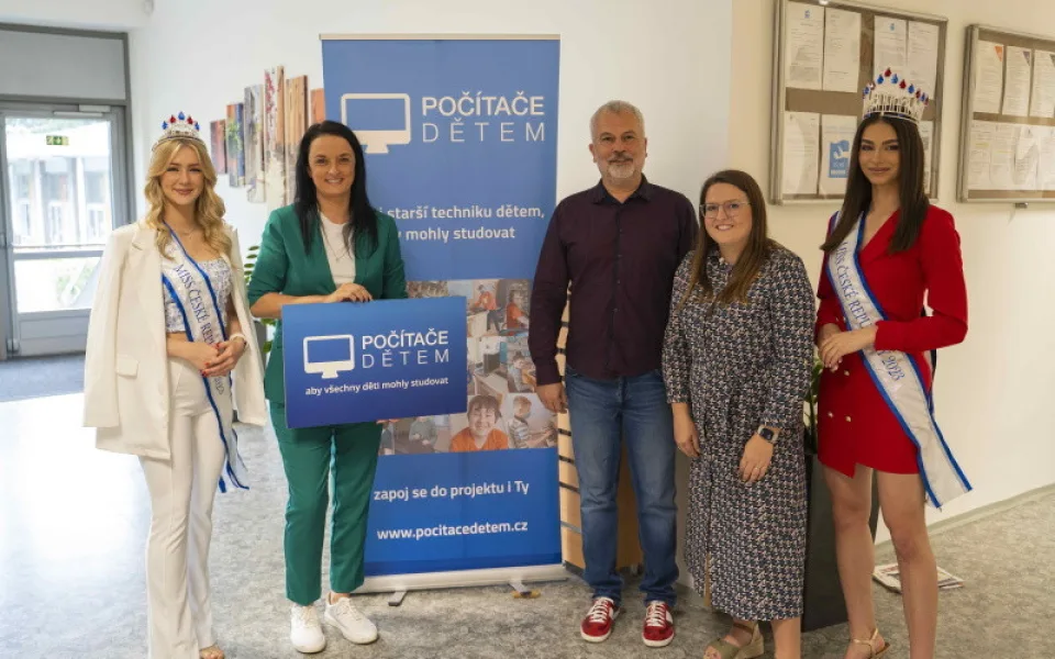 Vítězky Miss ČR pomohly v rámci charity Počítače dětem