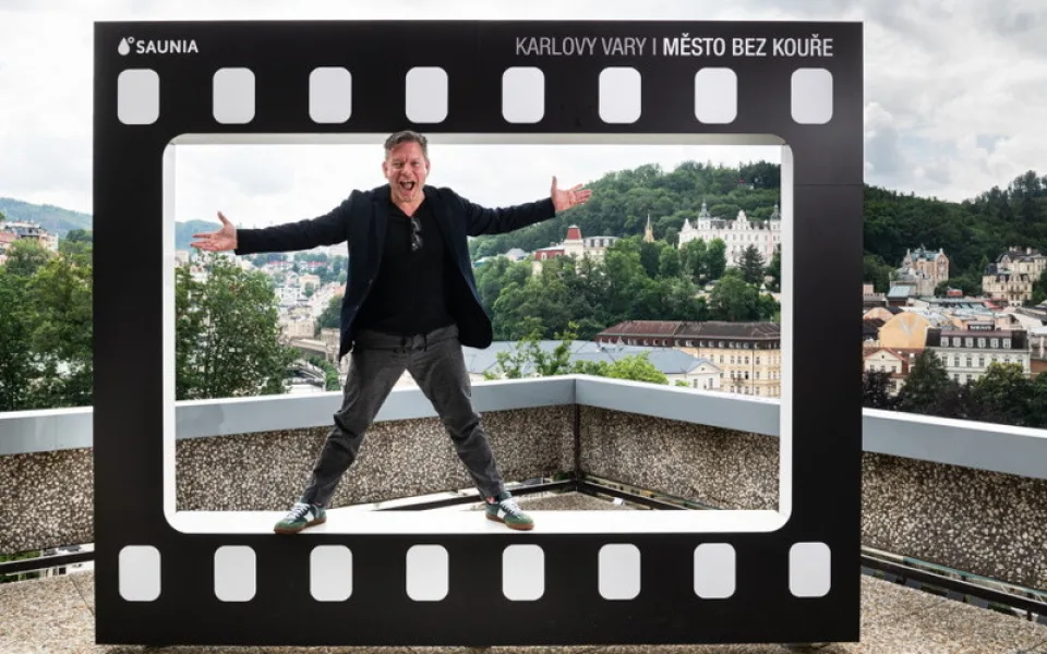 Nahlédněte filmovým oknem do Varů a najděte i vy svůj důvod