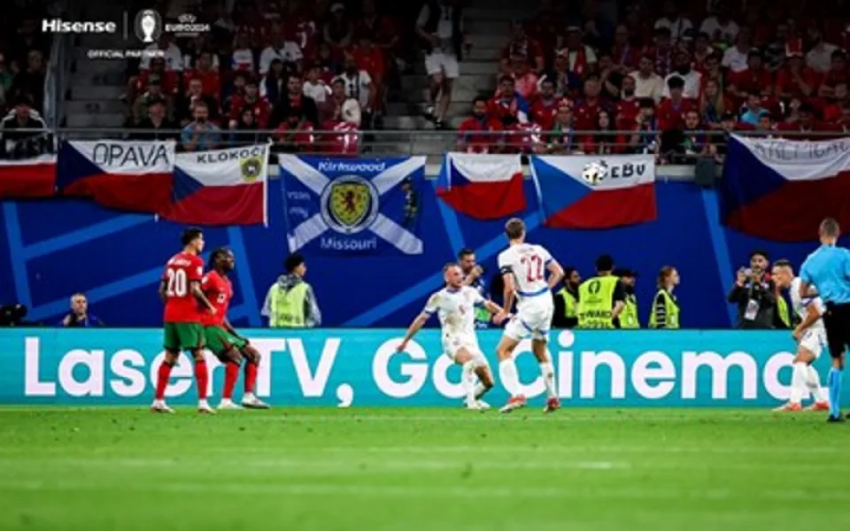 Společnost Hisense divákům umožňuje sledovat zápasy UEFA EURO 2024™ skutečně ve velkém
