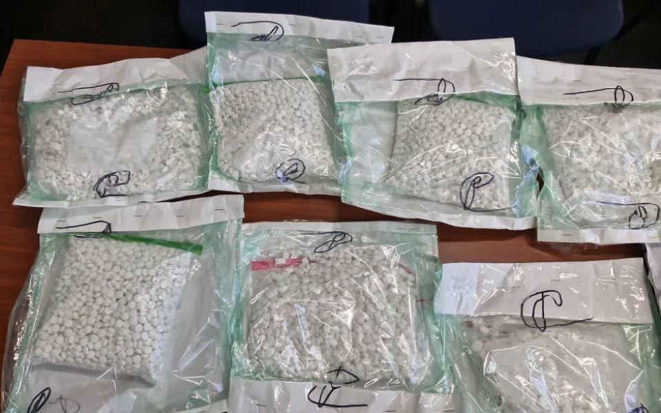 Kriminalisté obvinili další tři lidi v kauze Shaggy. Trojice sehnala materiál na výrobu několik set kilogramů drog