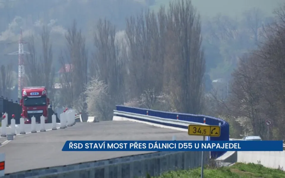 ŘSD staví most přes dálnici D55 u Napajedel