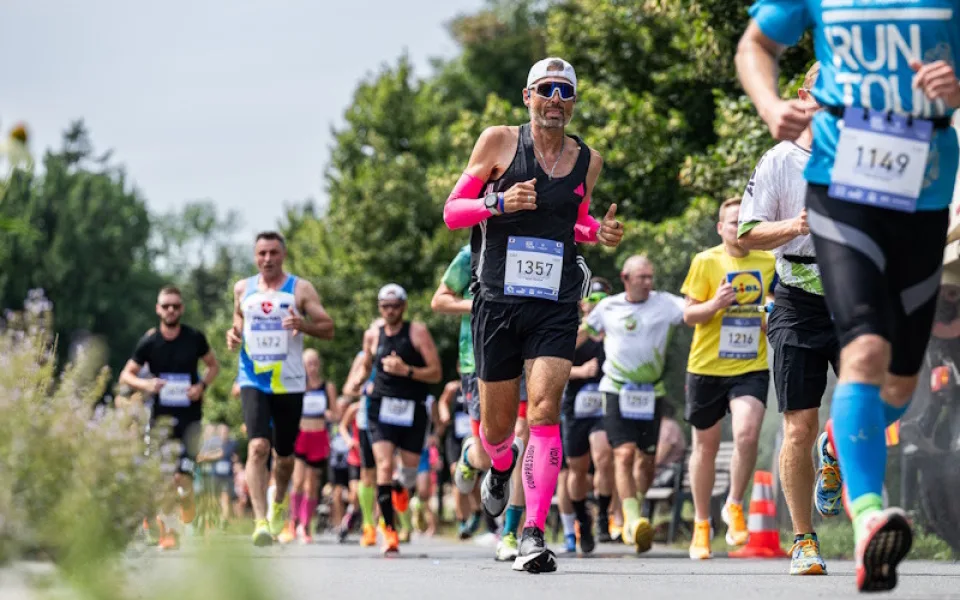 Letní běžecká pohoda. Vyprodaný závod ČEZ RunTour v Olomouci si užily olympioničky i celé rodiny s dětmi