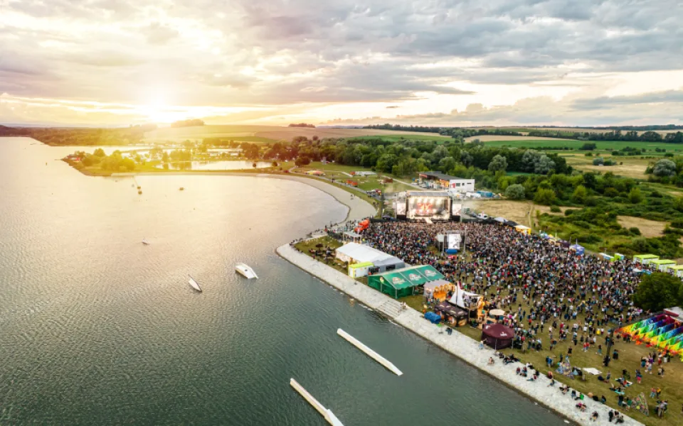 Ve čtvrtek startuje Štěrkovna Open Music, kapela Nebe festivalu složila narozeninovou píseň