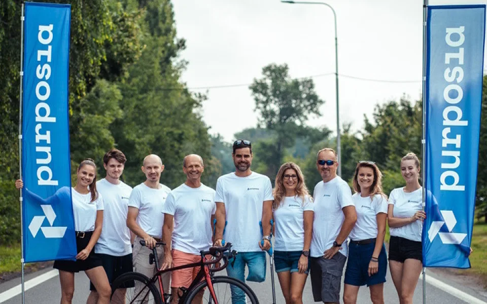 Tým PURPOSIA Group pojede na kole 2222 kilometrů Českem pro Lukáše Černotu, který skončil po úrazu na vozíku. Jeho snem je být profík v ragby i hodu oštěpem