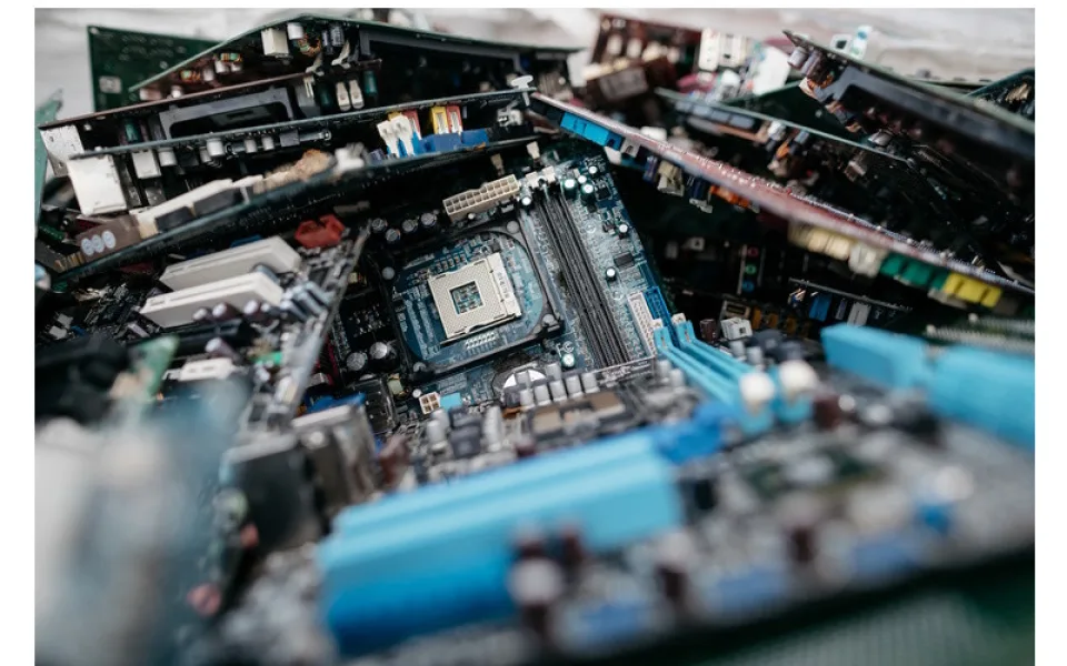 Každoročně vznikne 62 milionů tun elektroodpadu! Jeho objem má snížit „právo na opravu“