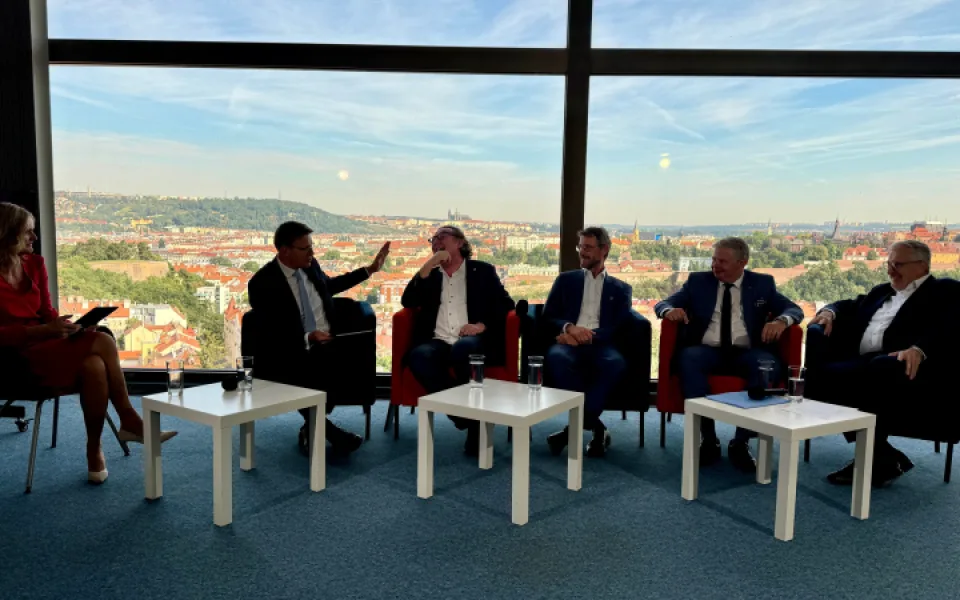 Živě o rychlotratích a železničním uzlu Praha: Souhrn slovem a obrazem 
