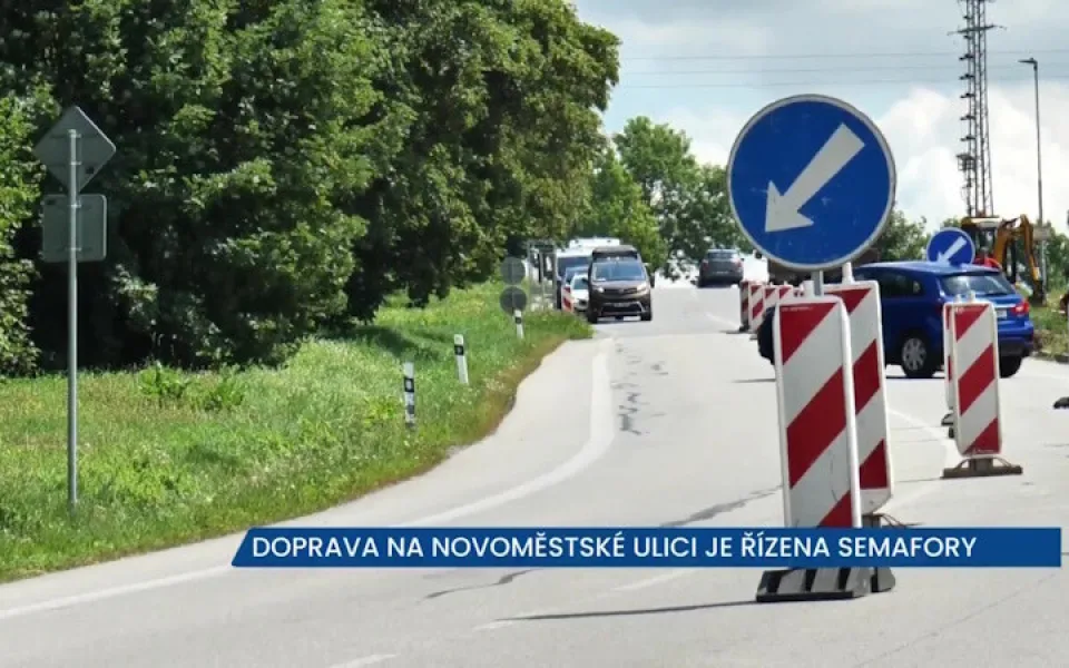 Na Novoměstské ulici ve Žďáru nad Sázavou zdrží řidiče semafory
