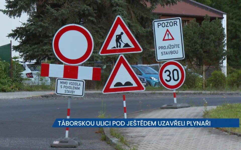 Táborskou ulici pod Ještědem uzavřeli plynaři, řidiči se musí obrnit trpělivostí