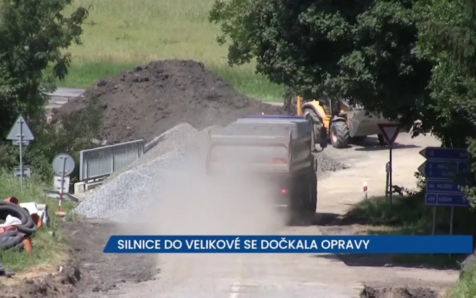 Silnice mezi Lukovem a Velikovou na Zlínsku se dočkala opravy, na místě je úplná uzavírka