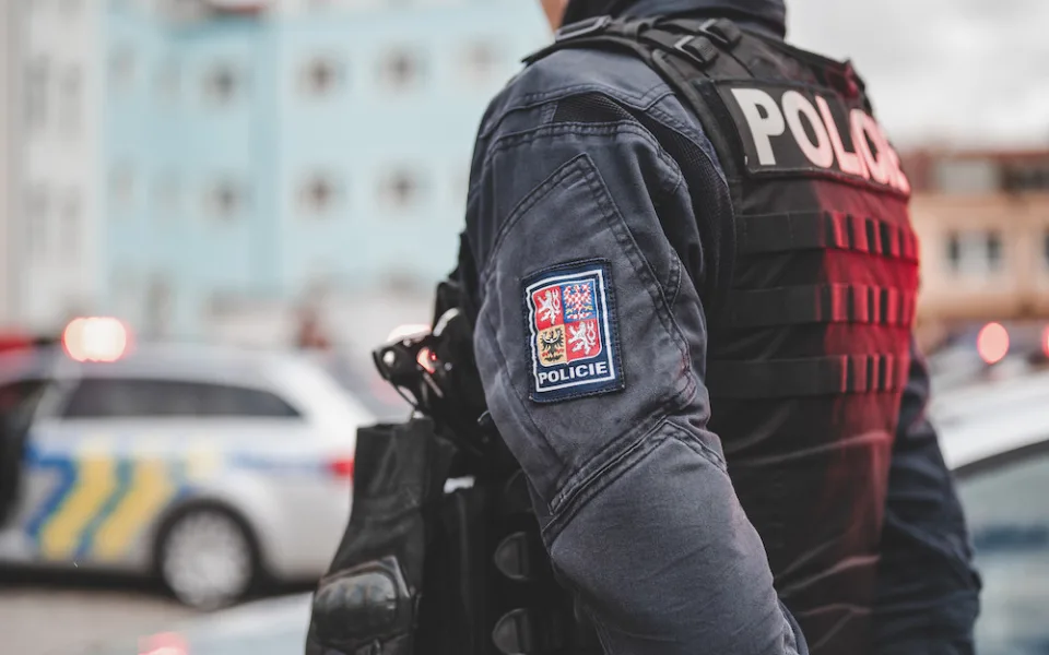 Pětačtyřicetiletý muž ze Strakonicka okradl lidi o téměř 10 milionů korun