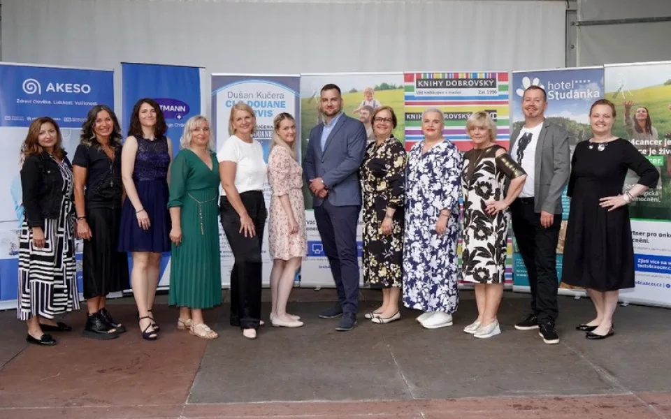 Živě: Čtrnáct finalistů bojuje o titul Anděl mezi zdravotníky