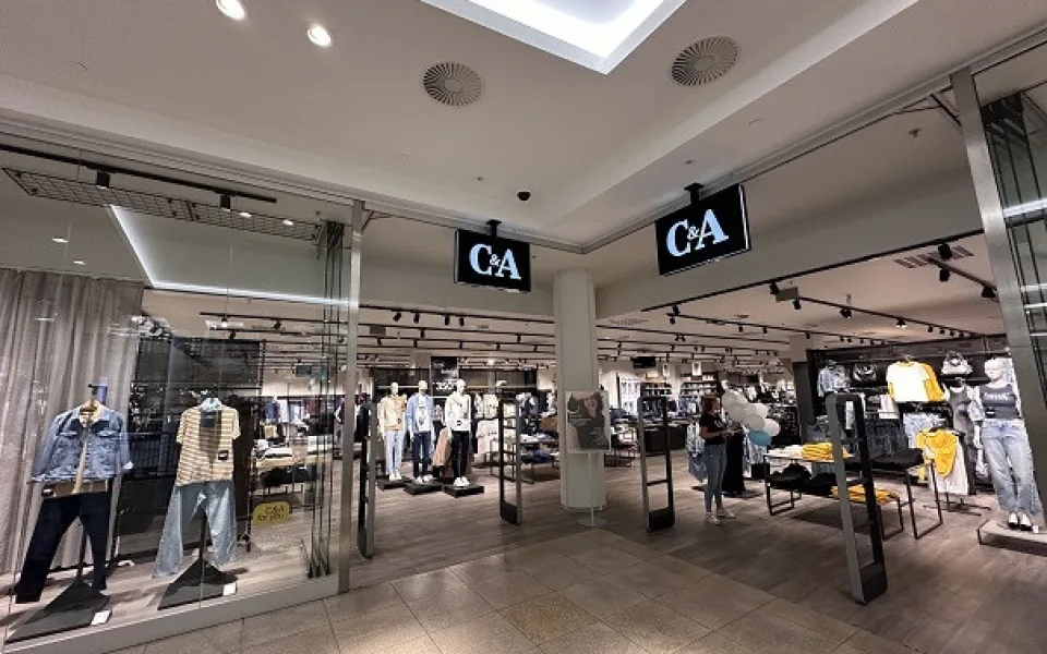 Prodejna značky C&amp;A v Palladiu je po rekonstrukci plně otevřena