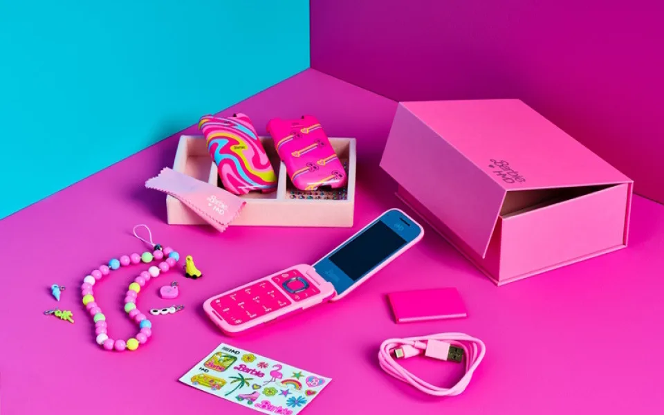  NOVÝ BARBIE™ TELEFON SNŮ JE TADY