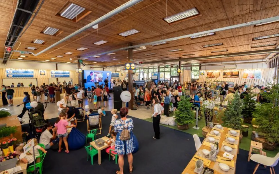 Lidl na Zemi živitelce: Kuchařská show a kolo štěstí přilákalo davy lidí