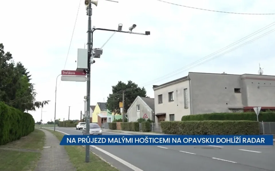 Na průjezd Malými Hošticemi na Opavsku od srpna nově dohlíží radar