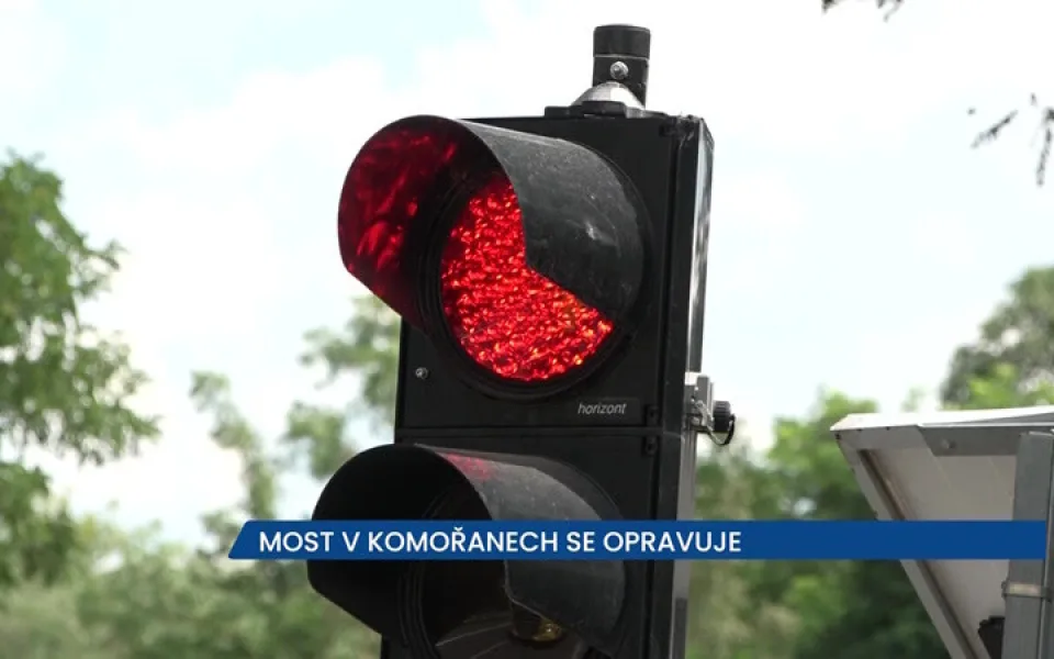 Most v Komořanech se opravuje, hotovo by mělo být v říjnu, dopravu řídí semafor