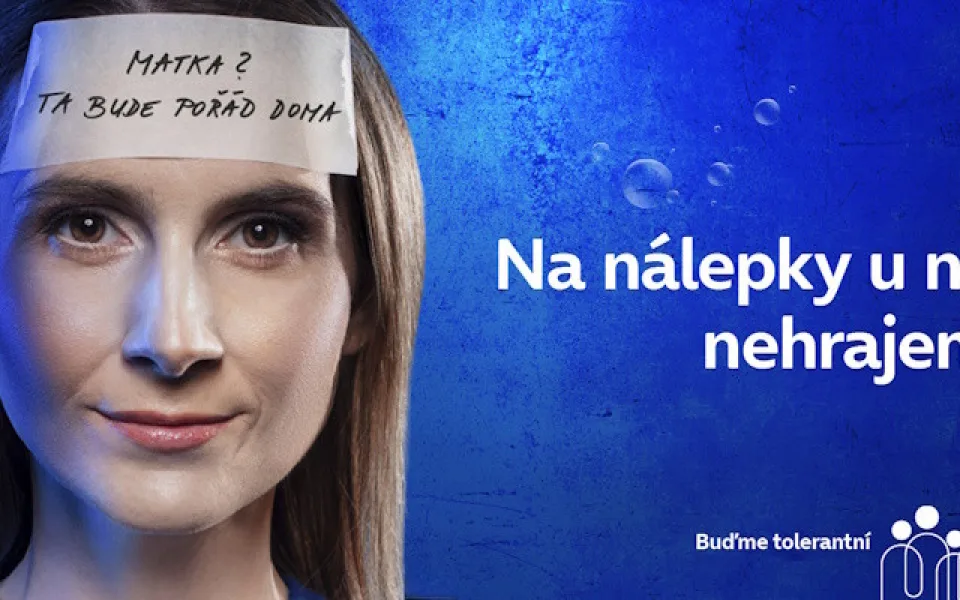 “Matka? Ta bude pořád doma.” O2 boří ve své kampani zažité předsudky